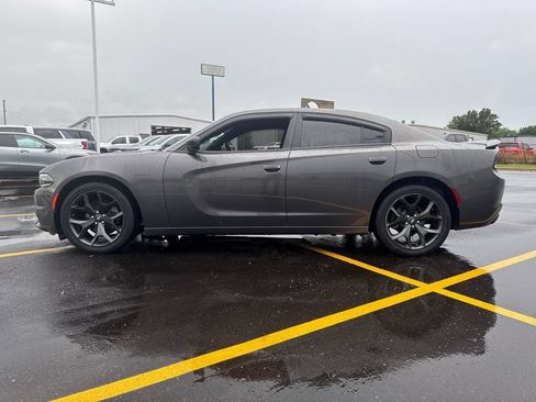 Used 2020 Dodge Charger SXT w/ Blacktop Package RWD image 3