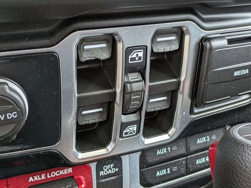 Used 2024 Jeep Gladiator Mojave AWD/4WD image 23