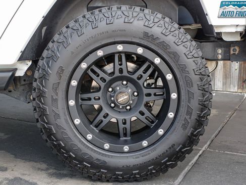 Used 2015 Jeep Wrangler Unlimited Sahara AWD/4WD image 23