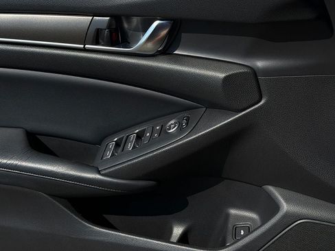 Used 2018 Honda Accord LX image 22