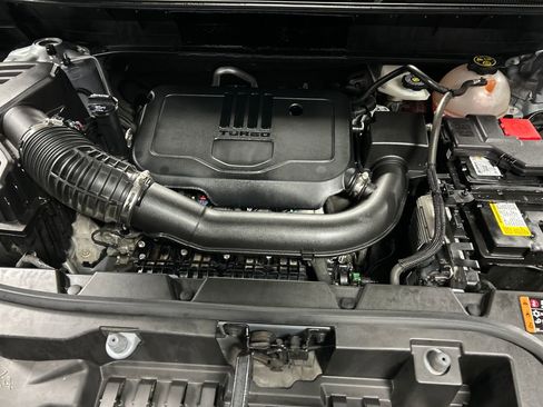 Used 2023 GMC Acadia SLE image 27