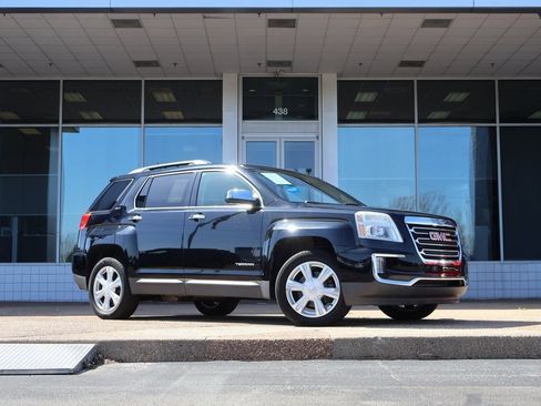 Used 2017 GMC Terrain SLT w/ Open Road Package image 2