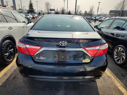 Used 2017 Toyota Camry SE image 5