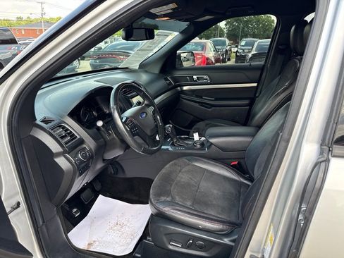 Used 2018 Ford Explorer XLT w/ Equipment Group 202A AWD/4WD image 26