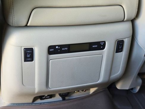 Used 2014 INFINITI QX80 4WD w/ Deluxe Touring Package image 16