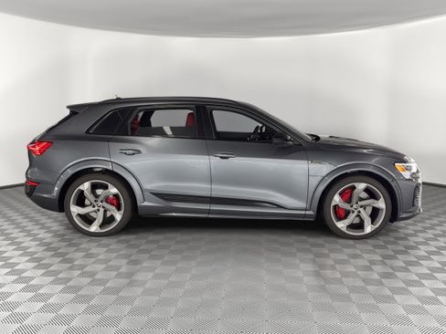 Certified 2024 Audi SQ8 e-tron Premium Plus w/ Black Optic Package AWD/4WD image 8