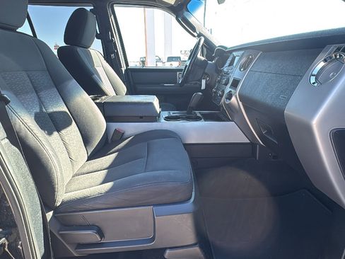 Used 2016 Ford Expedition XLT image 27