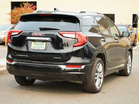 Used 2024 GMC Terrain Denali image 4