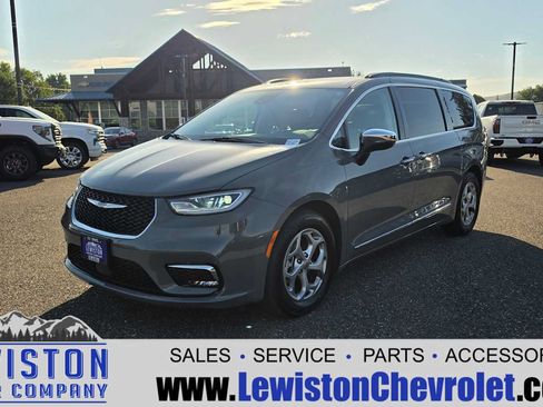 Used 2023 Chrysler Pacifica Limited FWD image 1