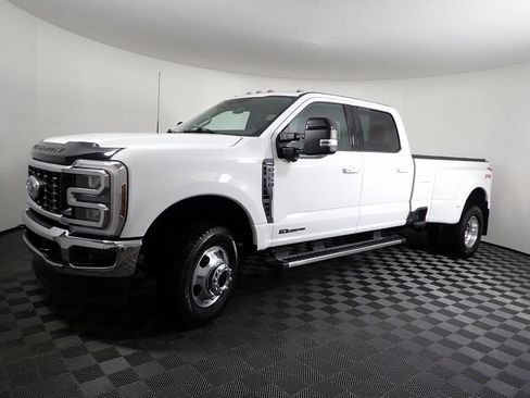 Used 2024 Ford F350 Lariat w/ FX4 Off-Road Package image 12