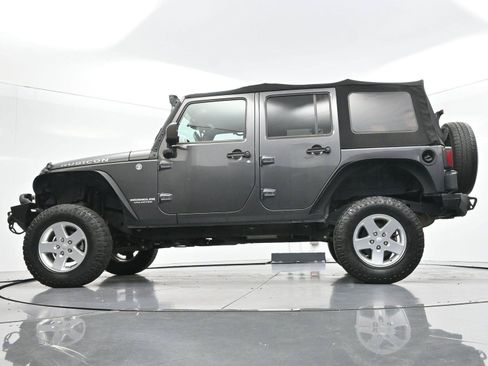 Used 2017 Jeep Wrangler Unlimited Rubicon w/ Connectivity Group AWD/4WD image 42