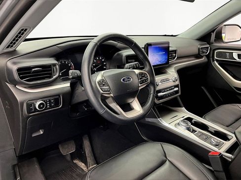 Used 2023 Ford Explorer XLT w/ Equipment Group 202A image 14