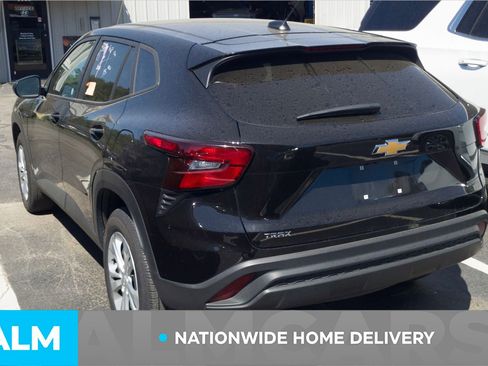 Used 2025 Chevrolet Trax LS FWD image 5