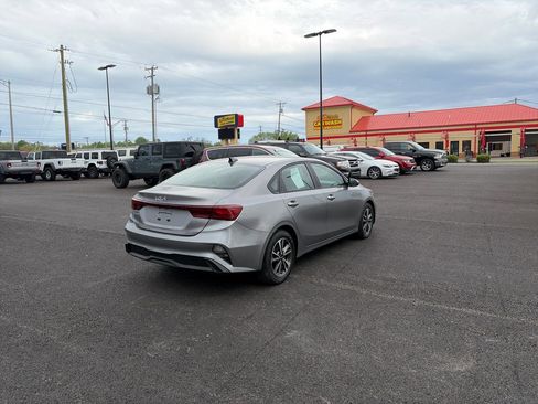 Used 2022 Kia Forte LXS w/ LXS Technology Package image 3