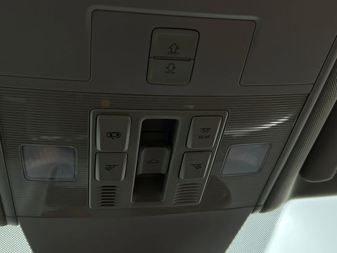 Used 2018 Volkswagen Atlas SEL Premium image 25