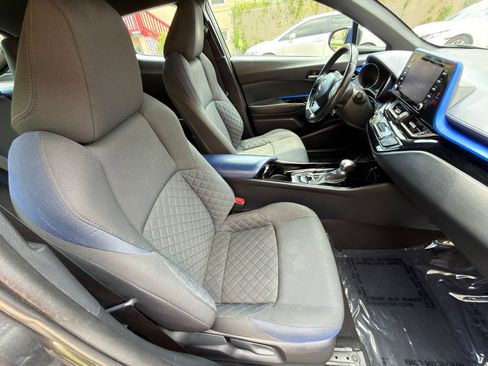 Used 2020 Toyota C-HR XLE FWD image 22