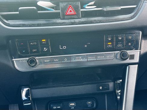 Certified 2024 Kia Seltos EX FWD image 16