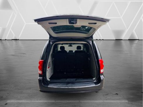 Used 2019 Dodge Grand Caravan SE w/ UConnect Hands-Free Group FWD image 7