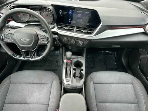 Used 2025 Chevrolet Trax RS w/ Sunroof Package FWD image 15