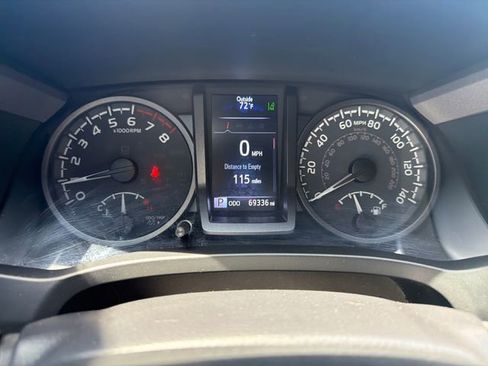 Used 2022 Toyota Tacoma TRD Off-Road image 18