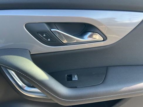 Used 2025 Chevrolet Blazer LT image 31