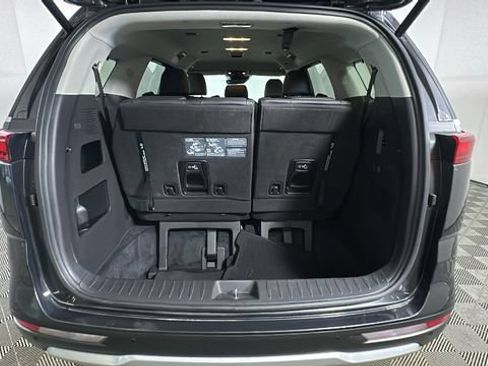 Used 2024 Kia Carnival EX FWD image 28