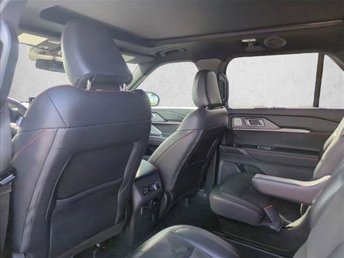 Used 2025 Ford Explorer ST image 18
