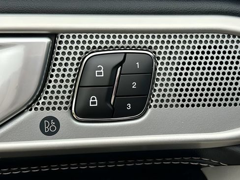 Used 2023 Ford Explorer Limited w/ Equipment Group 301A RWD image 36