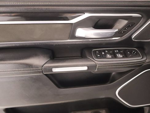 Used 2019 RAM 1500 Laramie AWD/4WD image 17