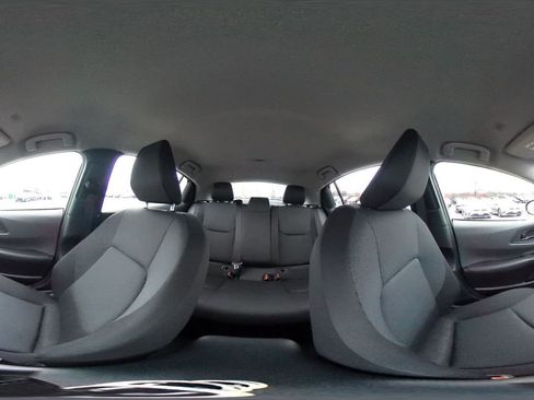 Used 2025 Toyota Prius LE image 40