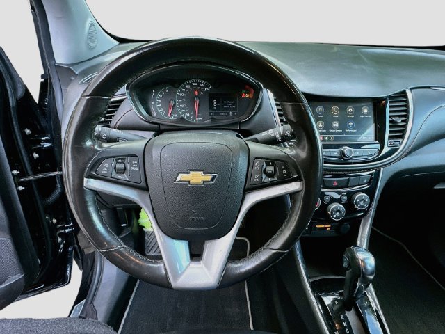 Used 2019 Chevrolet Trax Premier w/ Midnight Edition AWD/4WD image 11
