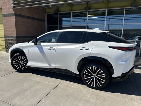 Used 2023 Lexus RZ 450e Premium image 4