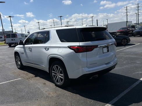Used 2023 Chevrolet Traverse High Country FWD image 5
