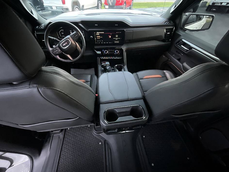 Used 2025 GMC Sierra 1500 AT4 w/ Technology Package AWD/4WD image 3