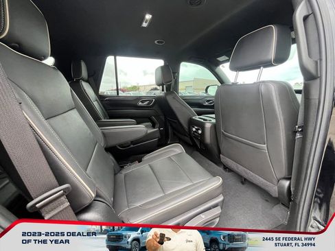 Used 2024 GMC Yukon SLT w/ SLT Luxury Package image 19