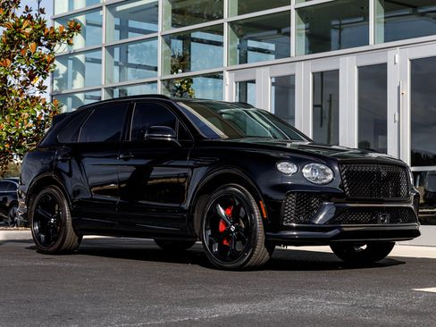 Used 2024 Bentley Bentayga image 26