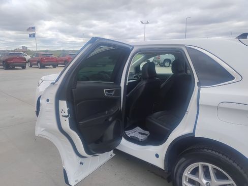 Used 2024 Ford Edge SEL w/ Convenience Package AWD/4WD image 12