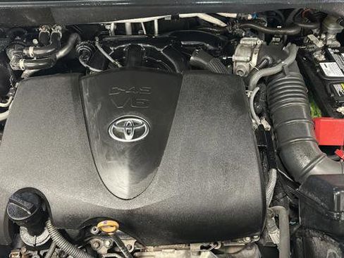 Used 2021 Toyota Highlander XLE AWD/4WD image 27