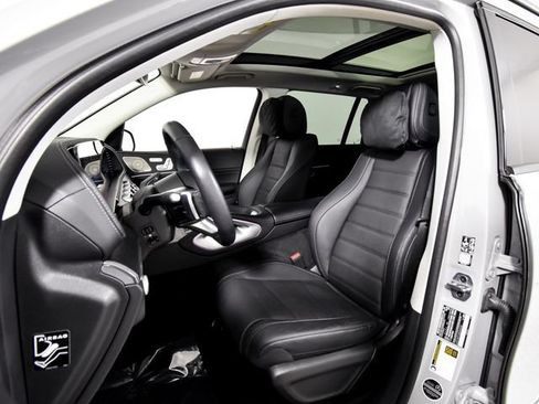 Certified 2025 Mercedes-Benz GLS 580 4MATIC image 4