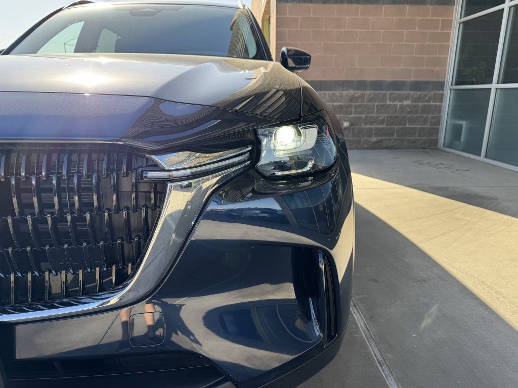 Used 2024 MAZDA CX-90 Plug-In Hybrid w/ Preferred AWD/4WD image 11