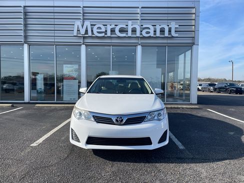 Used 2014 Toyota Camry L image 3