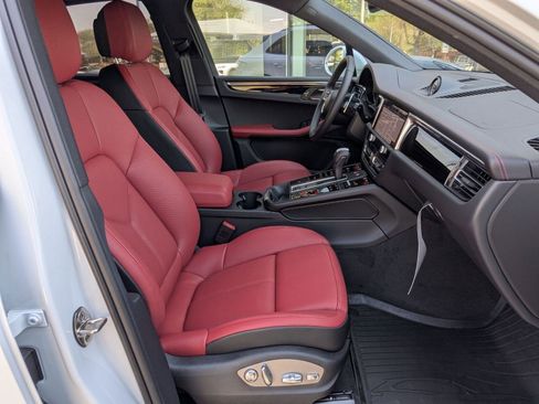 New 2026 Porsche Macan AWD/4WD image 25