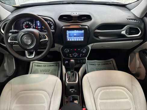 Used 2018 Jeep Renegade Latitude AWD/4WD image 11