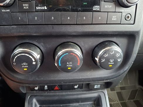 Used 2017 Jeep Patriot Latitude AWD/4WD image 17