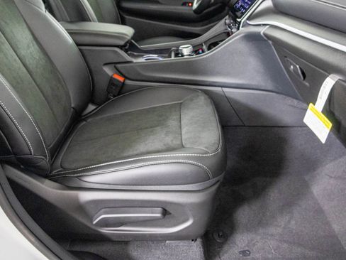 New 2025 Jeep Grand Cherokee L Altitude image 35