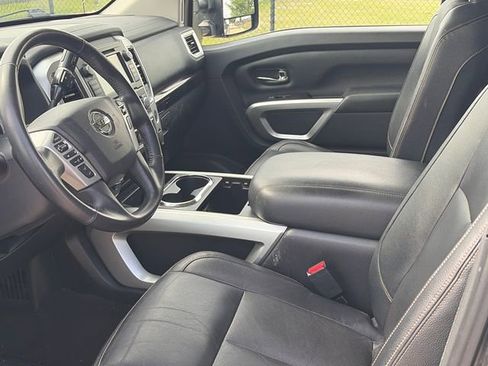 Used 2019 Nissan Titan SV w/ SV Convenience Package AWD/4WD image 14