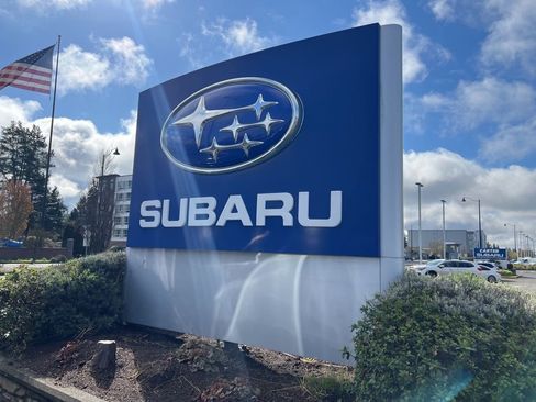 Used 2011 Subaru Legacy 3.6R Limited w/ Popular Equipment Group 2C image 10