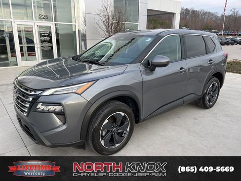 Used 2025 Nissan Rogue SV image 1