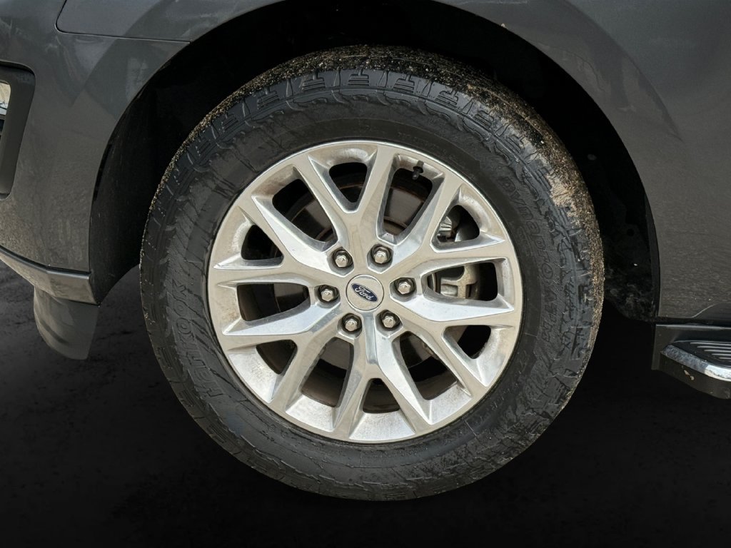 Used 2020 Ford Expedition XLT w/ Equipment Group 202A AWD/4WD image 11