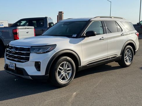 New 2026 Ford Explorer Active w/ Active Comfort Package RWD image 3